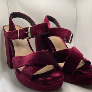 Wine color crease cross straps sandals